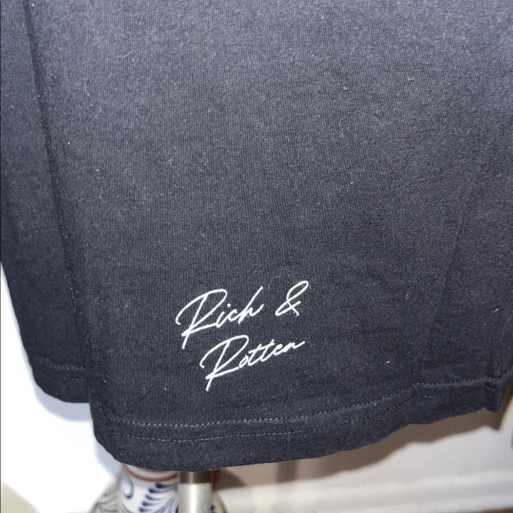 Rich & Rotten - Picture 6 of 8